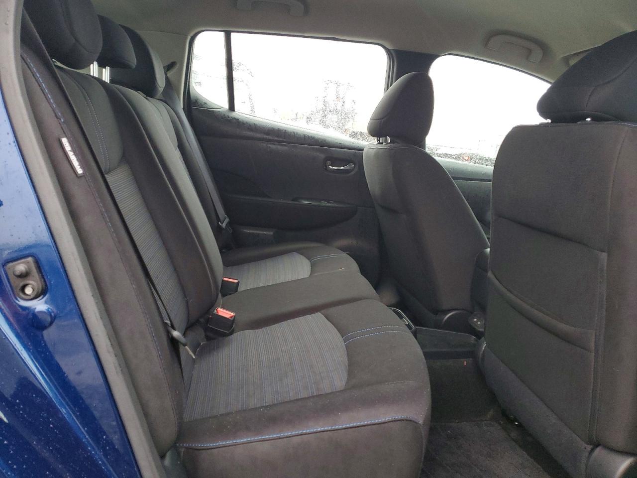 2023 NISSAN LEAF S photo 11