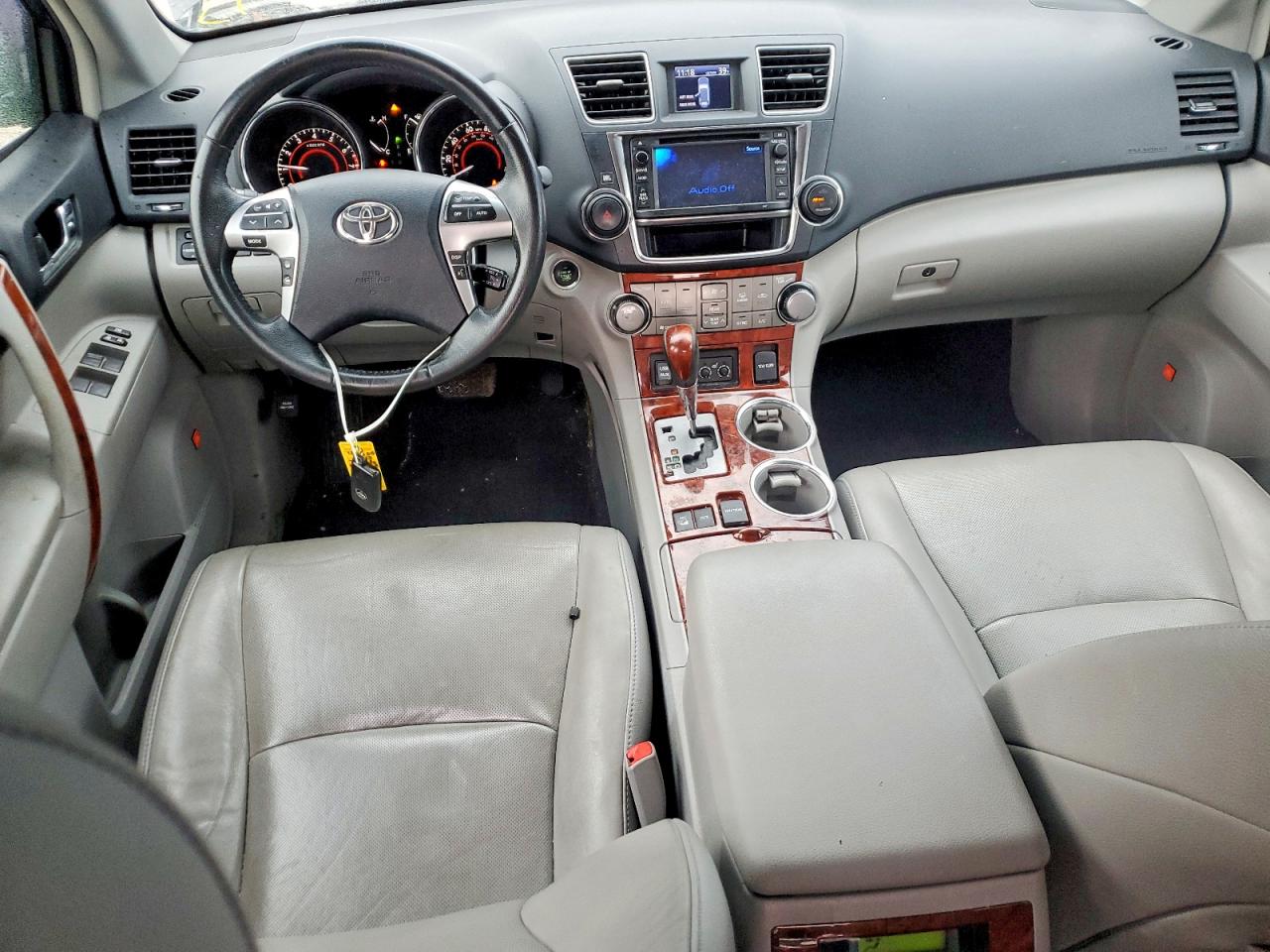 2013 TOYOTA HIGHLANDER LIMITED photo 8
