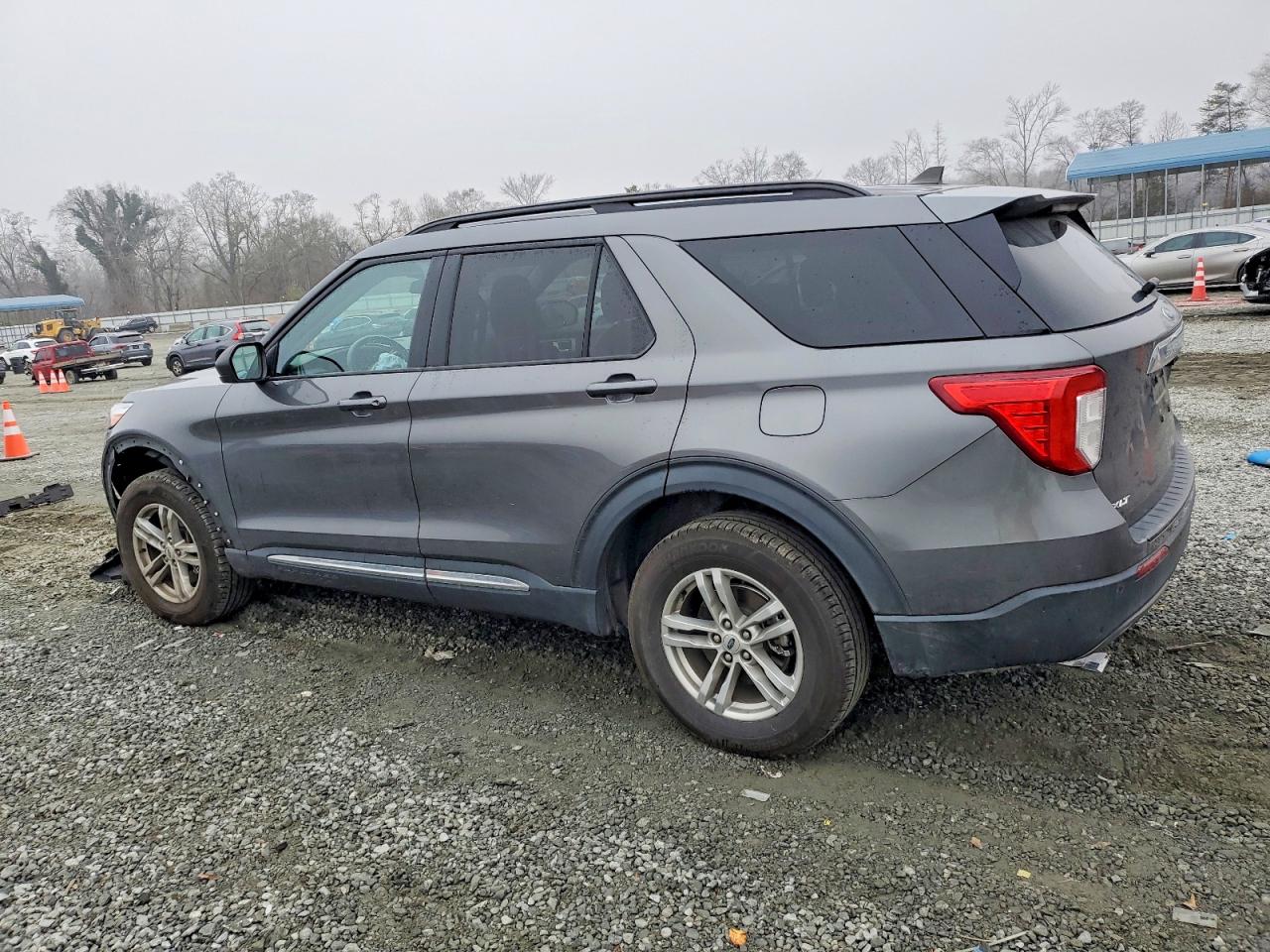 2023 FORD EXPLORER XLT photo 2