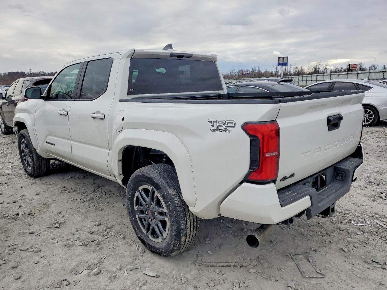 2025 TOYOTA TACOMA TRD SPORT photo 3