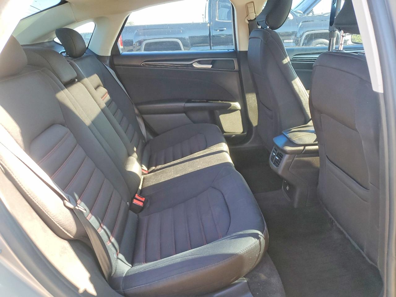 2015 FORD FUSION SE photo 19