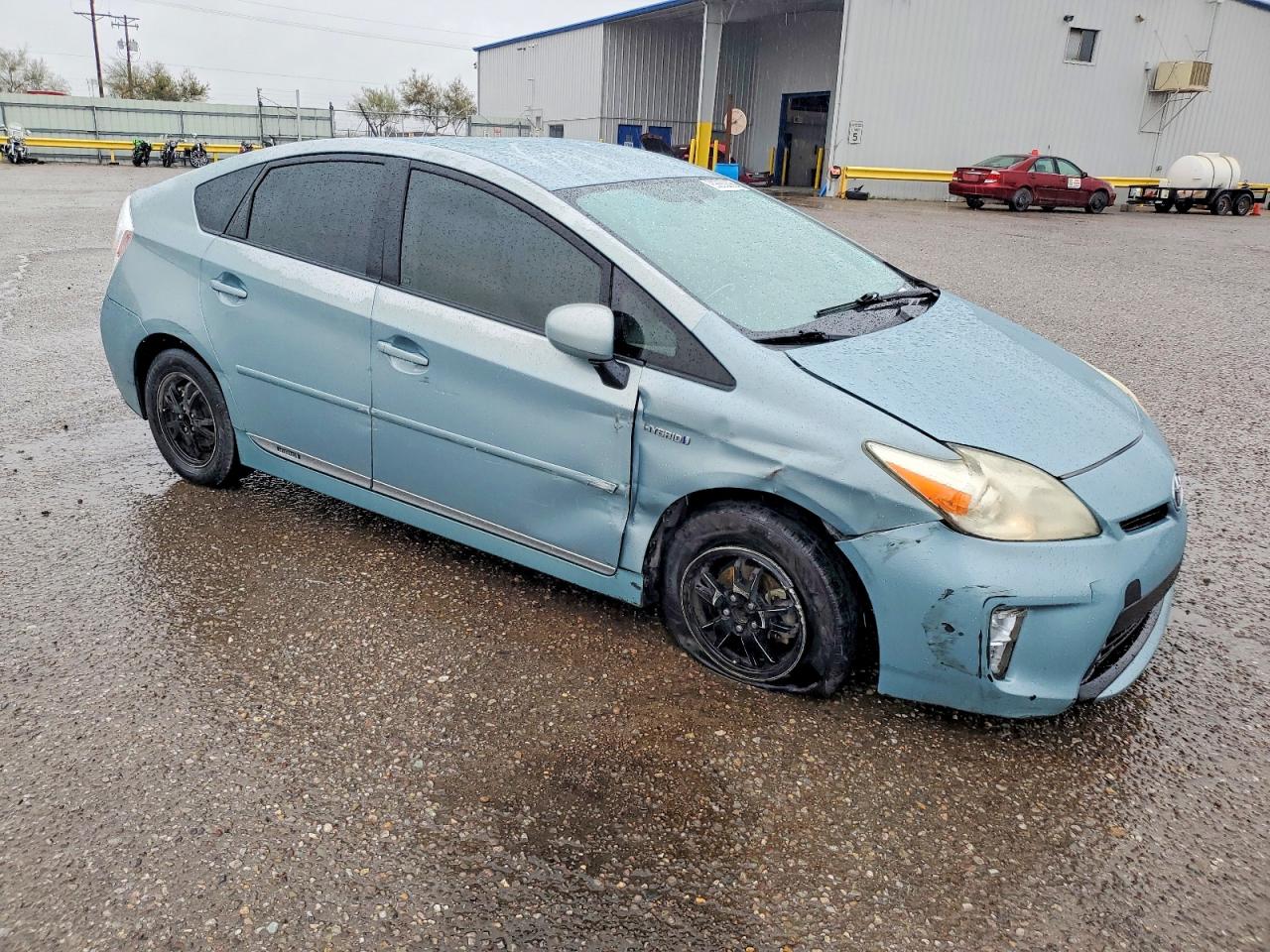 2014 TOYOTA PRIUS photo 4