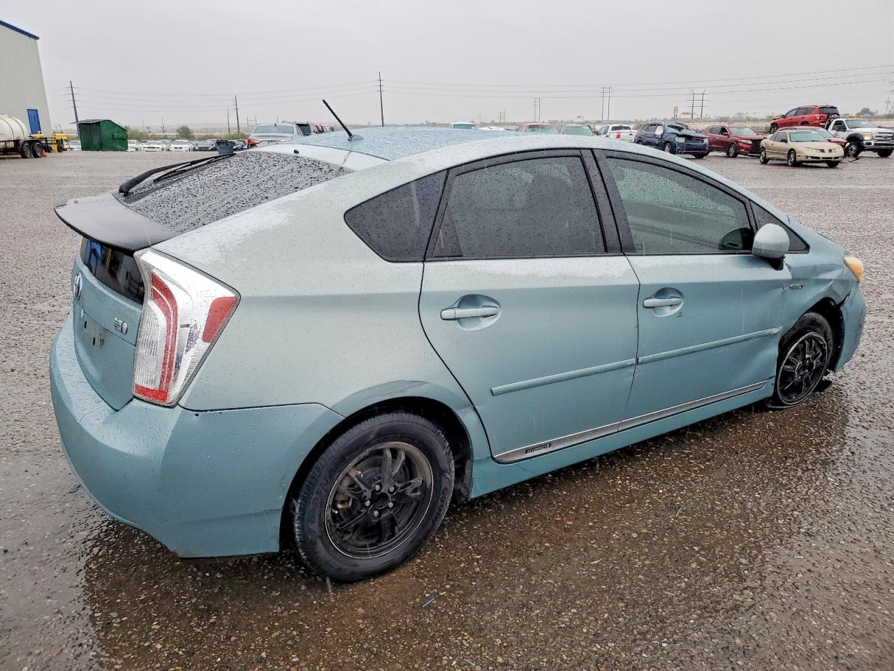 2014 TOYOTA PRIUS photo 3