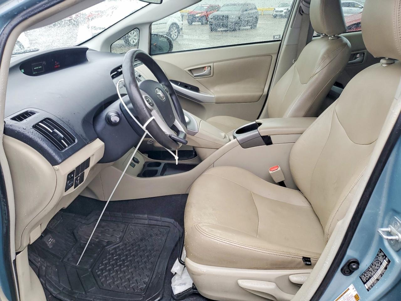 2014 TOYOTA PRIUS photo 7
