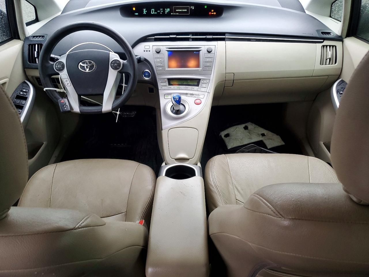 2014 TOYOTA PRIUS photo 8