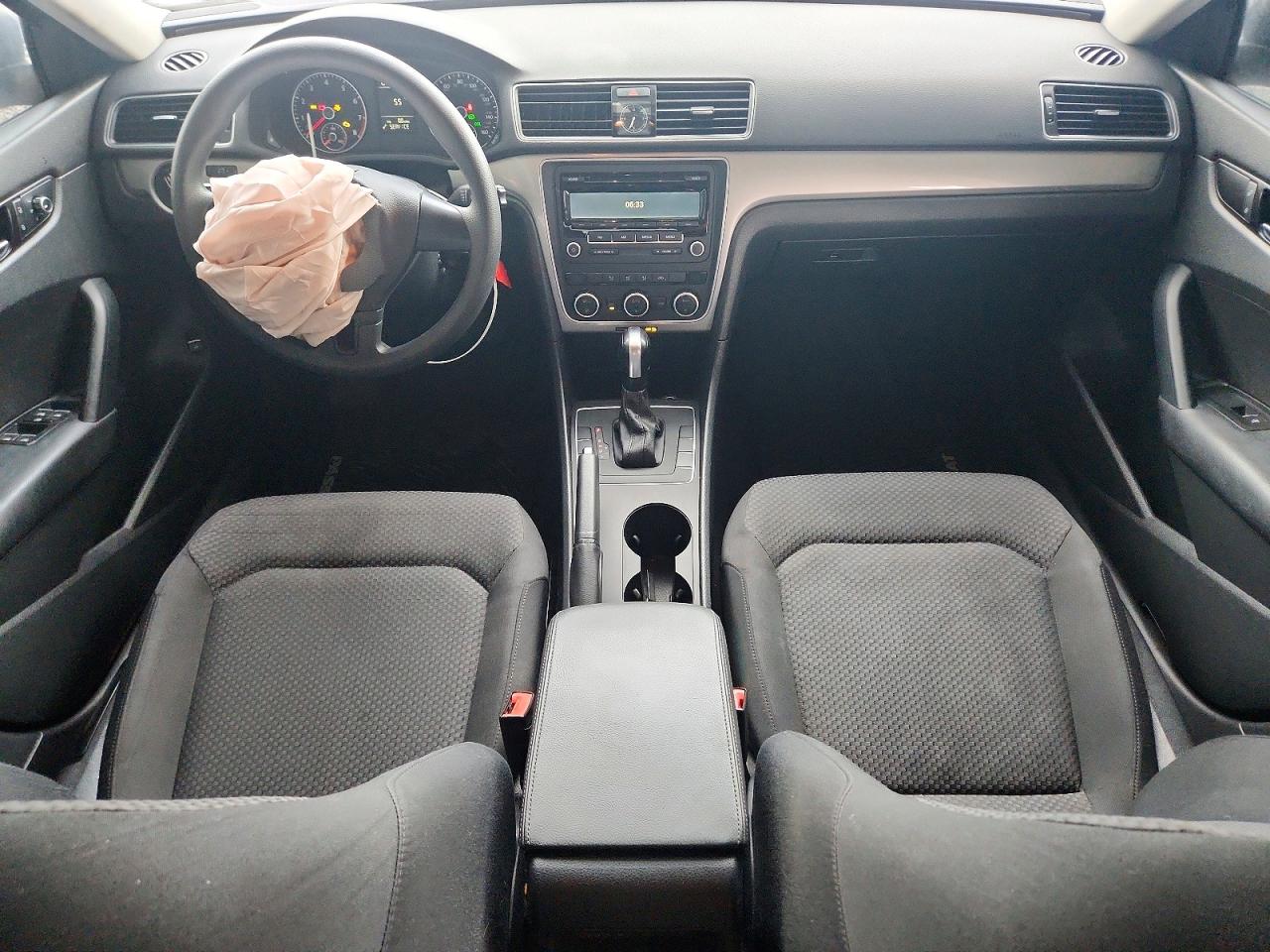 2012 VOLKSWAGEN PASSAT S photo 8
