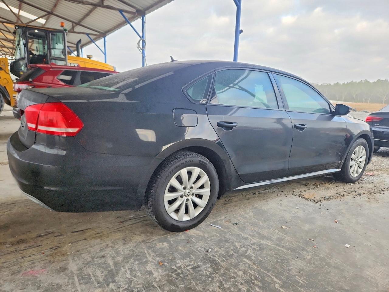2012 VOLKSWAGEN PASSAT S photo 3