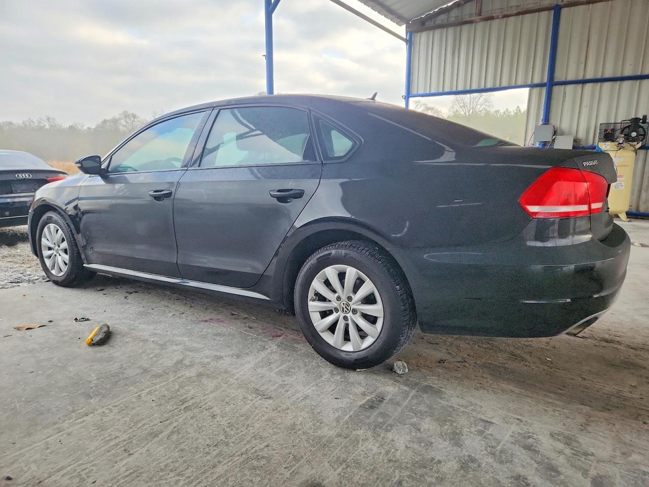 2012 VOLKSWAGEN PASSAT S photo 2