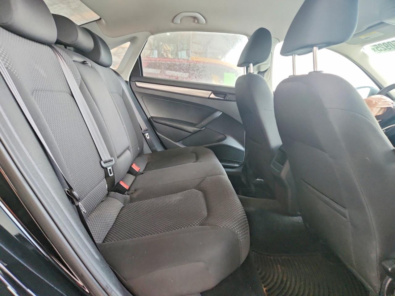 2012 VOLKSWAGEN PASSAT S photo 10