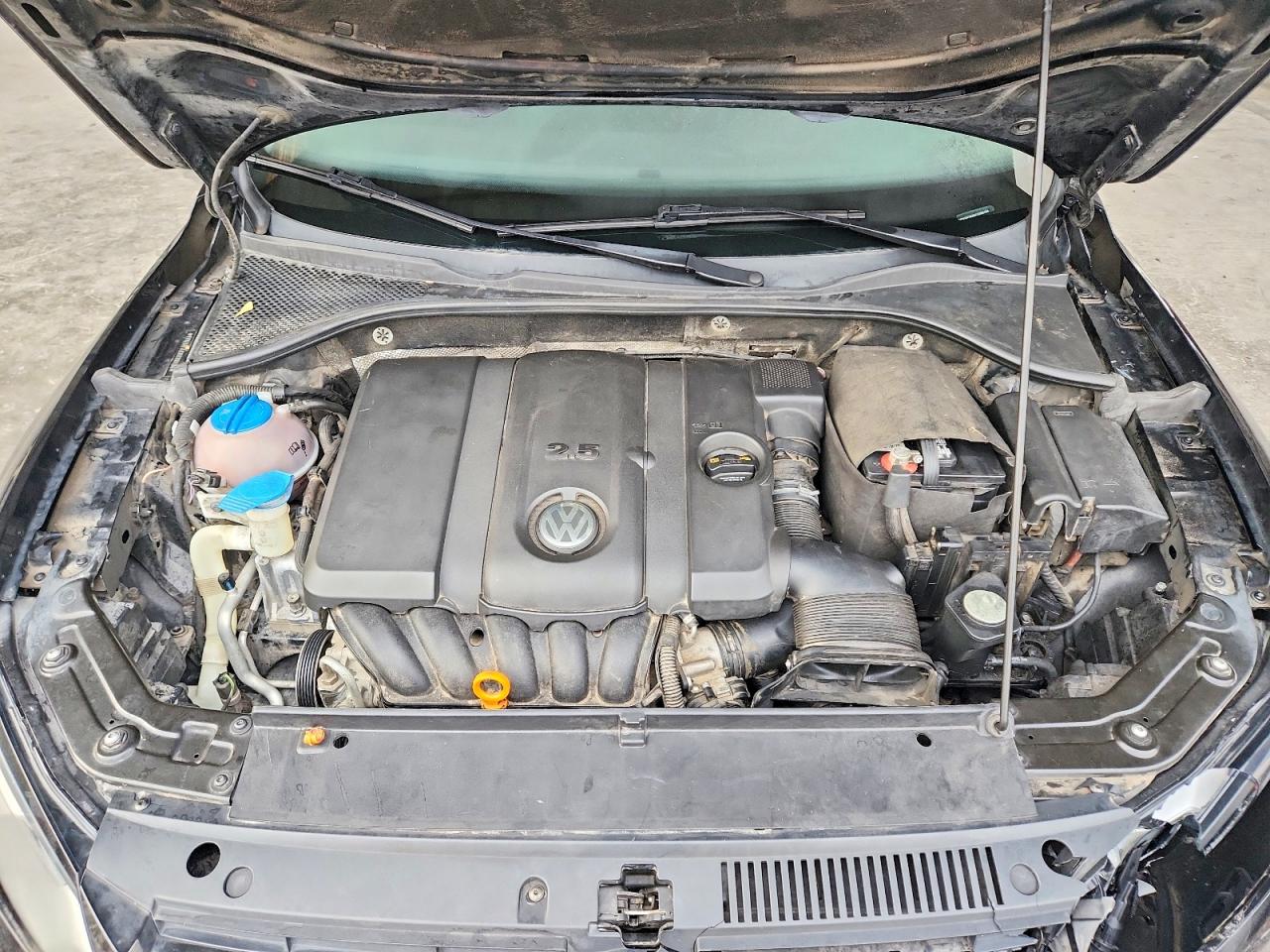 2012 VOLKSWAGEN PASSAT S photo 11