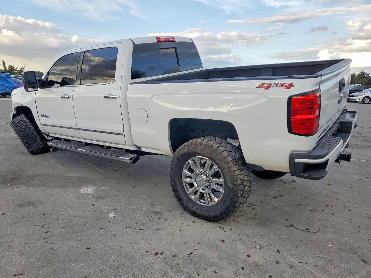 2019 CHEVROLET SILVERADO K2500 HIGH COUNTRY photo 2