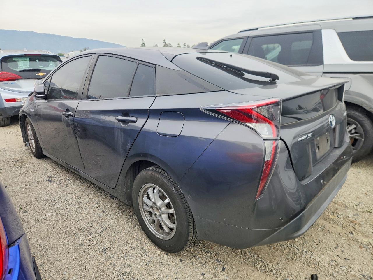 2018 TOYOTA PRIUS photo 2