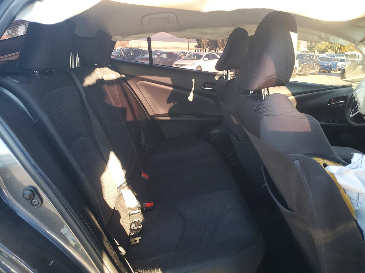 2018 TOYOTA PRIUS photo 10
