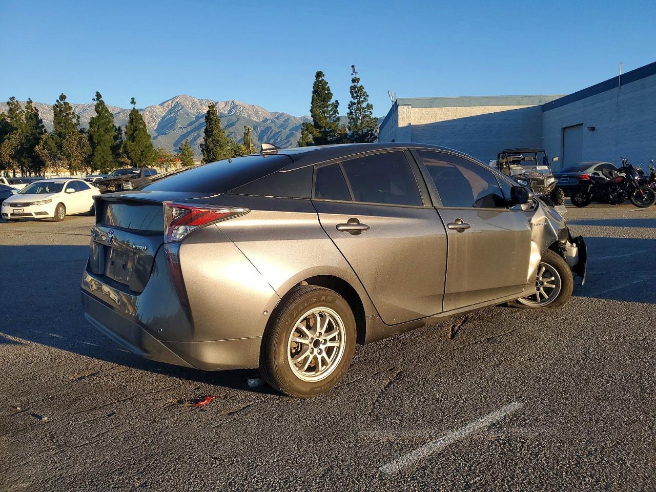 2018 TOYOTA PRIUS photo 3