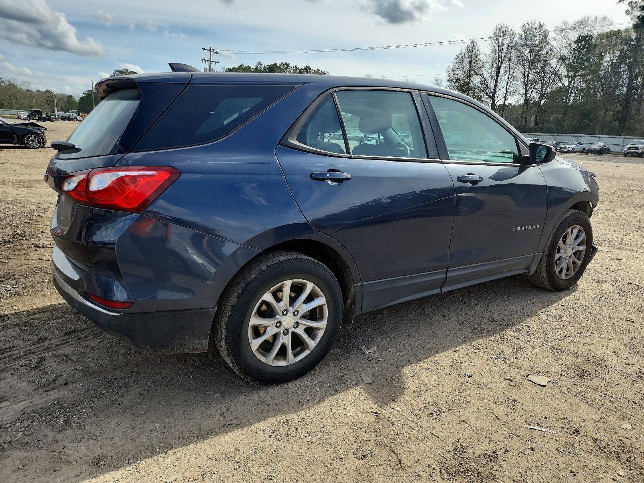 2018 CHEVROLET EQUINOX LS photo 3