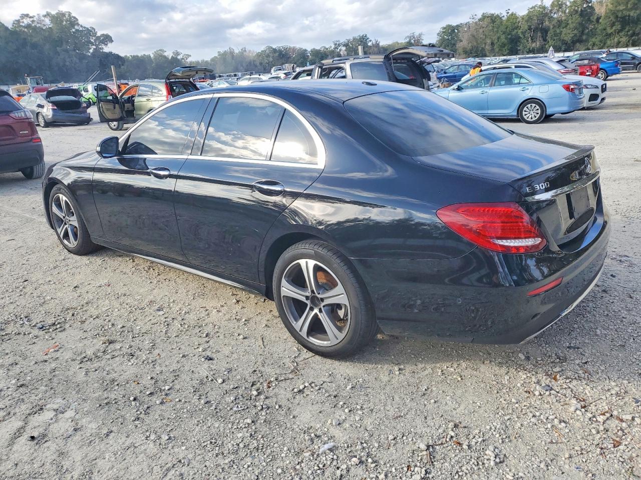 2018 MERCEDES-BENZ E 300 photo 2
