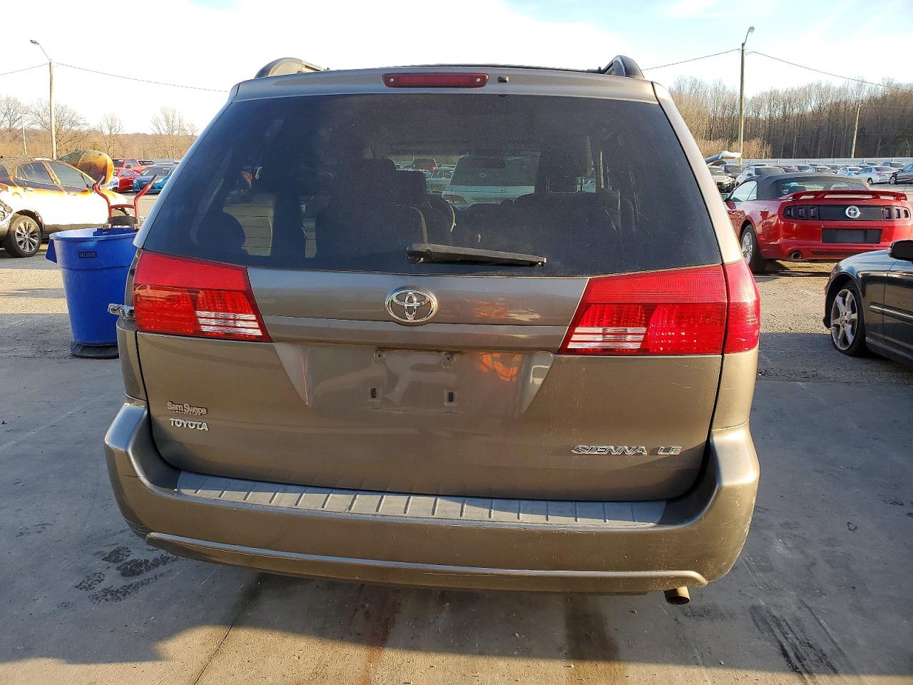 2004 TOYOTA SIENNA CE photo 6