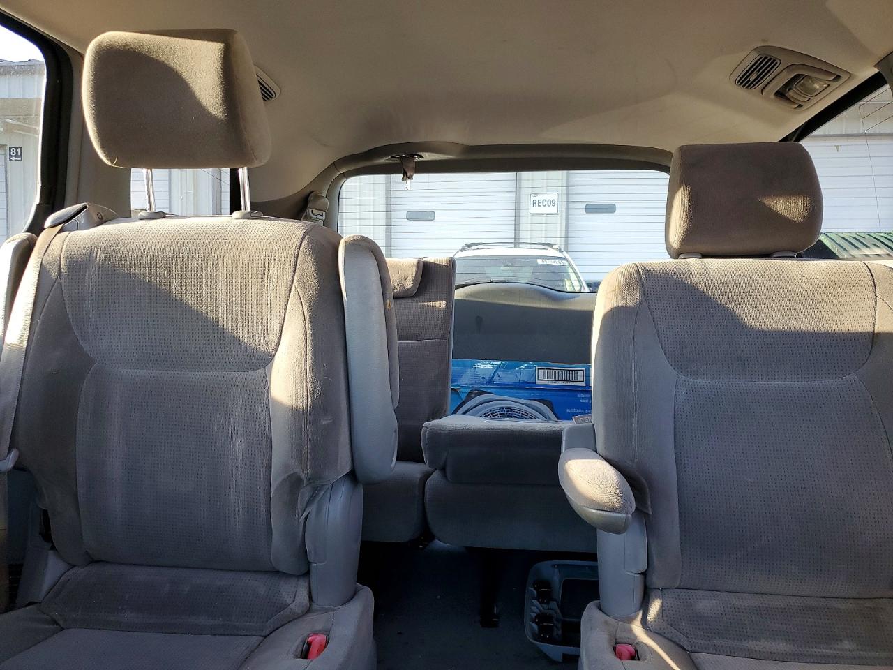 2004 TOYOTA SIENNA CE photo 10