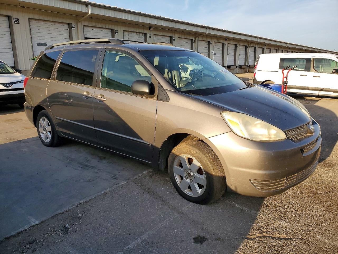 2004 TOYOTA SIENNA CE photo 4