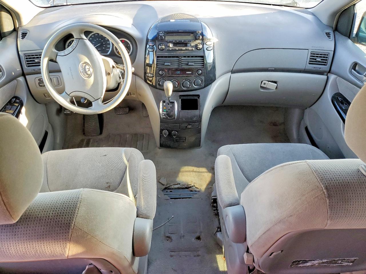 2004 TOYOTA SIENNA CE photo 8