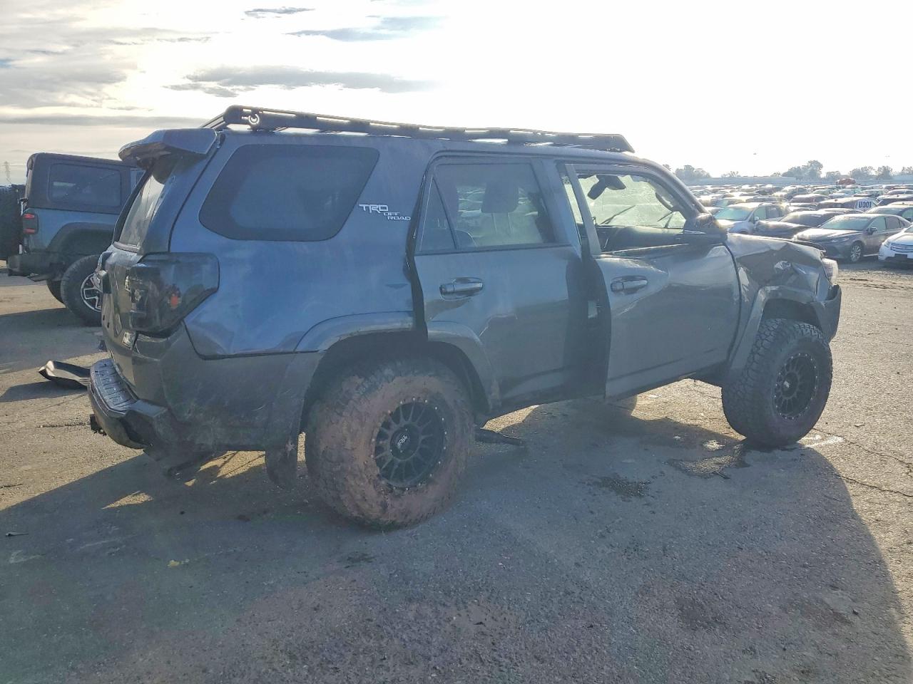 2022 TOYOTA 4RUNNER SR5 PREMIUM photo 3