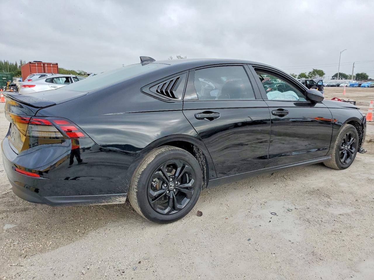 2025 HONDA ACCORD SE photo 5