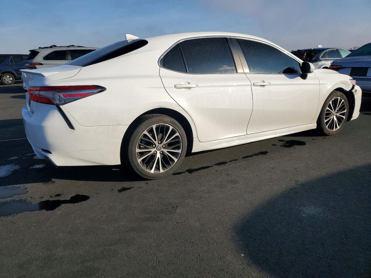 2019 TOYOTA CAMRY L photo 3