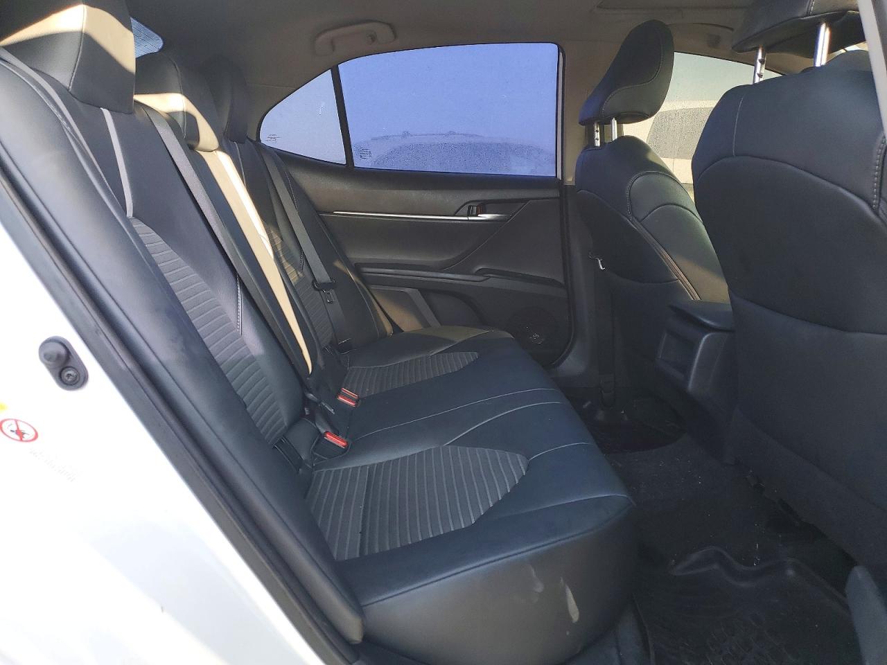 2019 TOYOTA CAMRY L photo 10