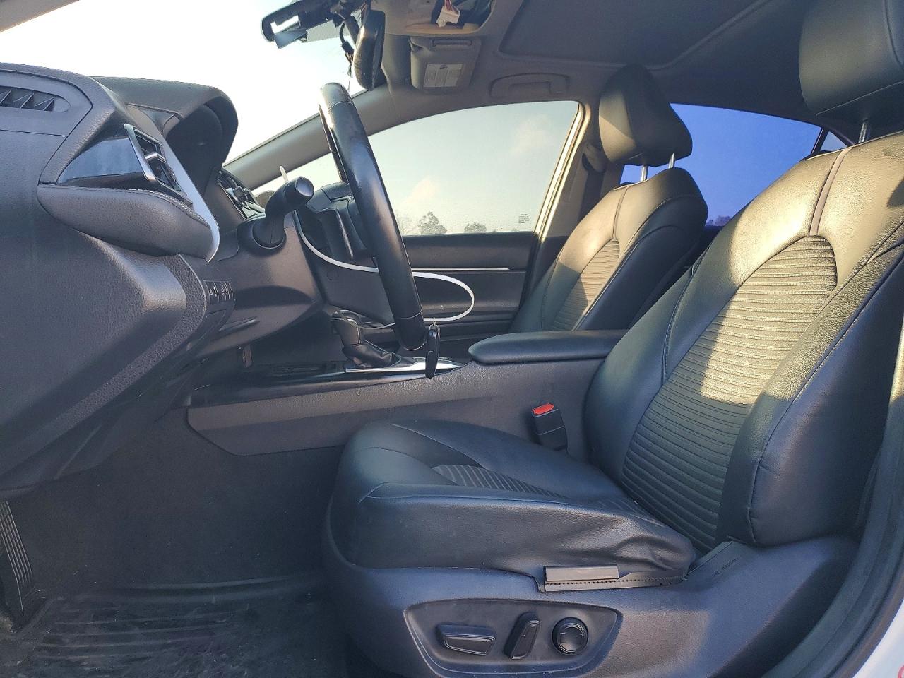2019 TOYOTA CAMRY L photo 7