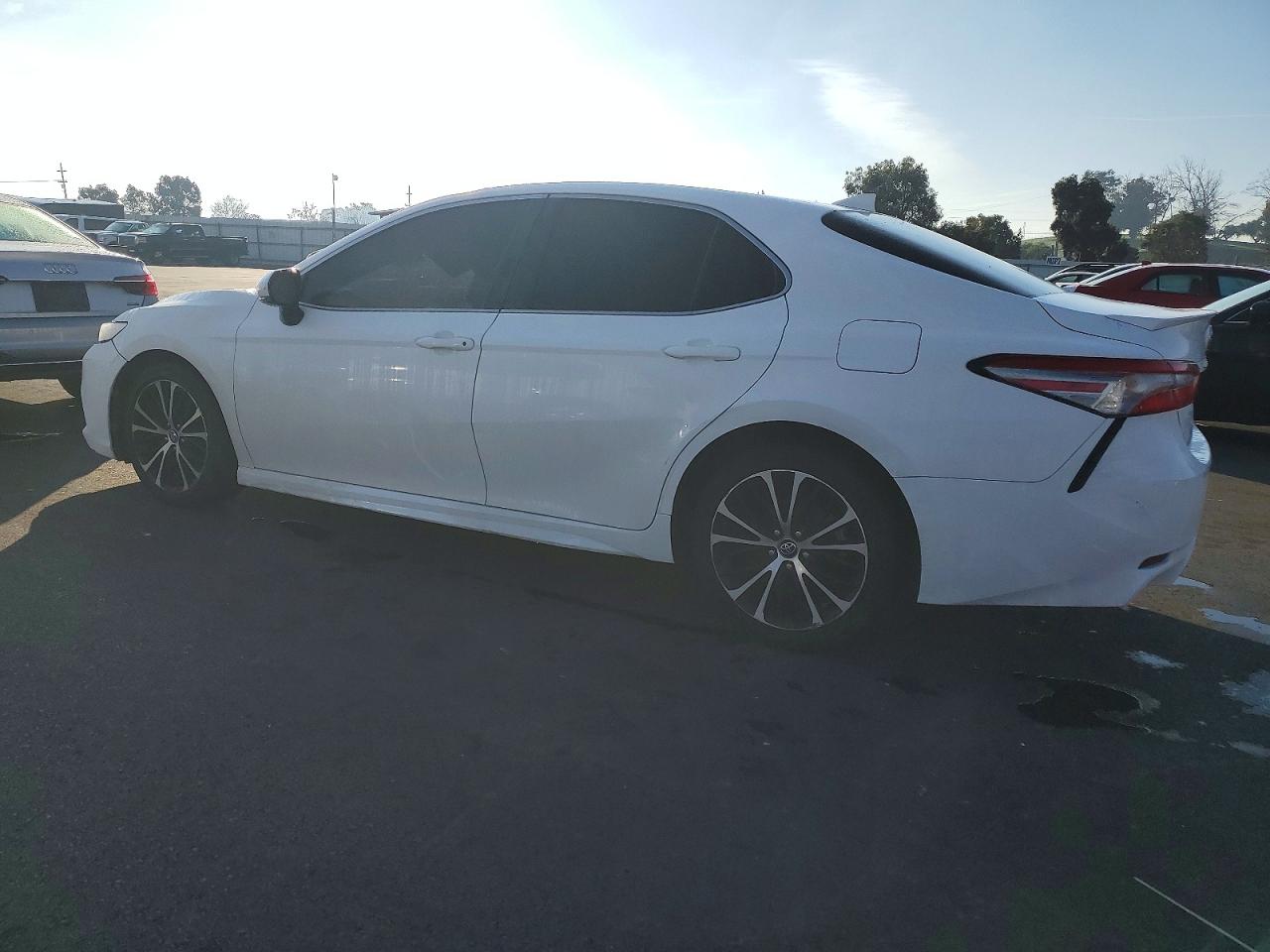 2019 TOYOTA CAMRY L photo 2