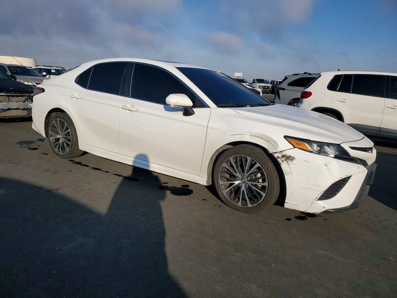 2019 TOYOTA CAMRY L photo 4