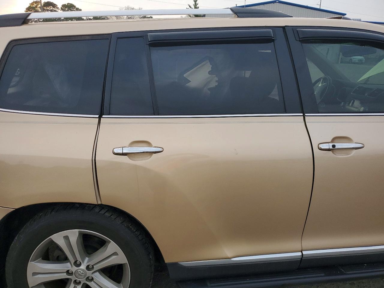 2011 TOYOTA HIGHLANDER LIMITED photo 10