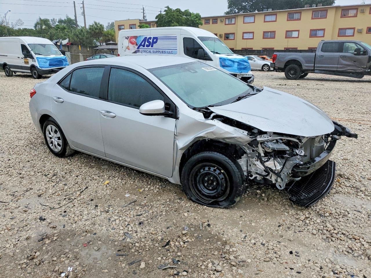 2018 TOYOTA COROLLA L photo 4