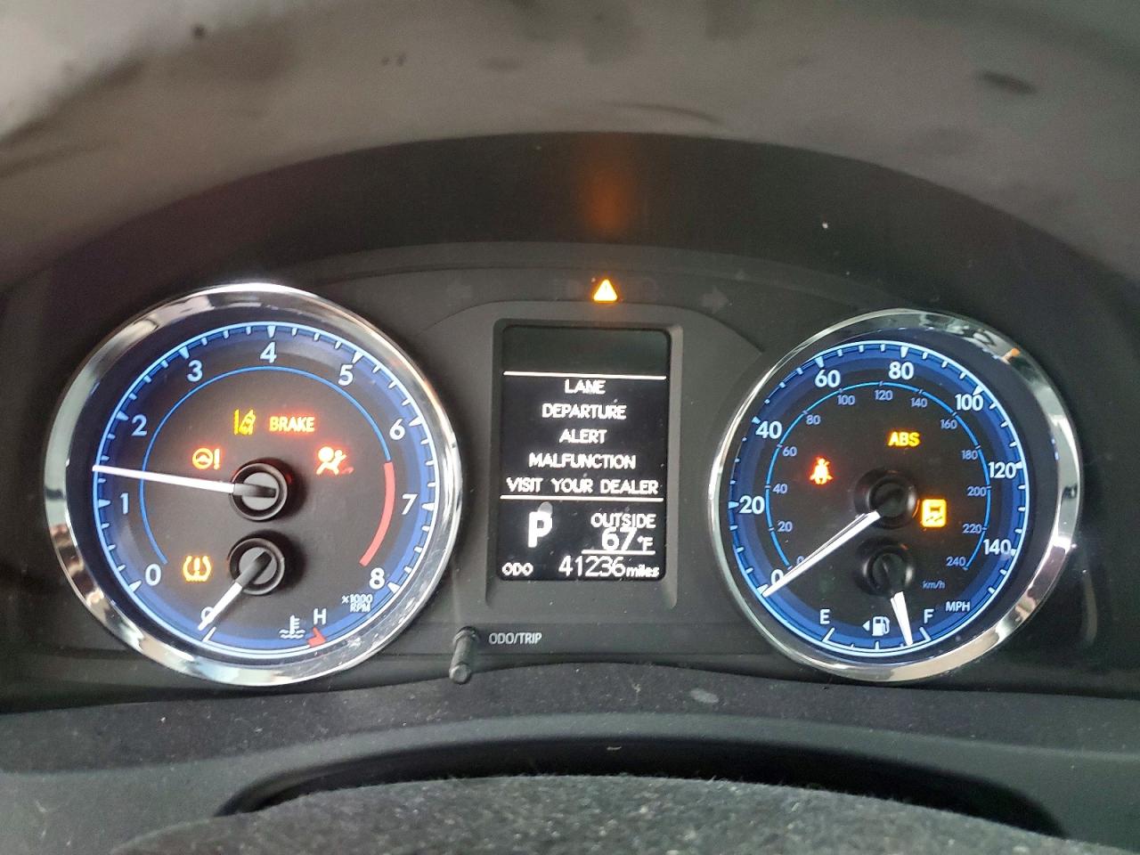 2018 TOYOTA COROLLA L photo 9