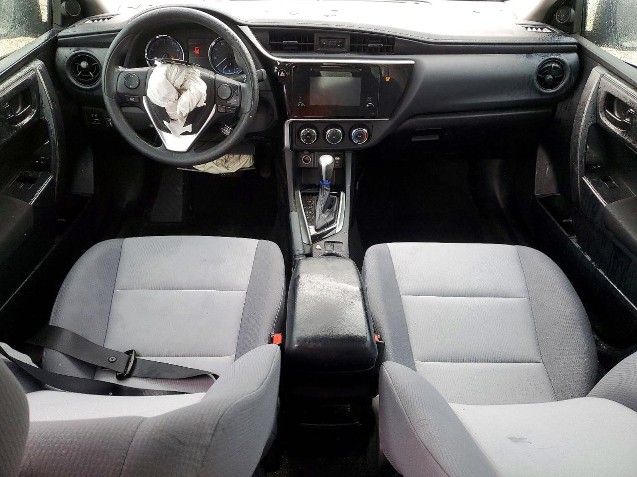 2018 TOYOTA COROLLA L photo 8