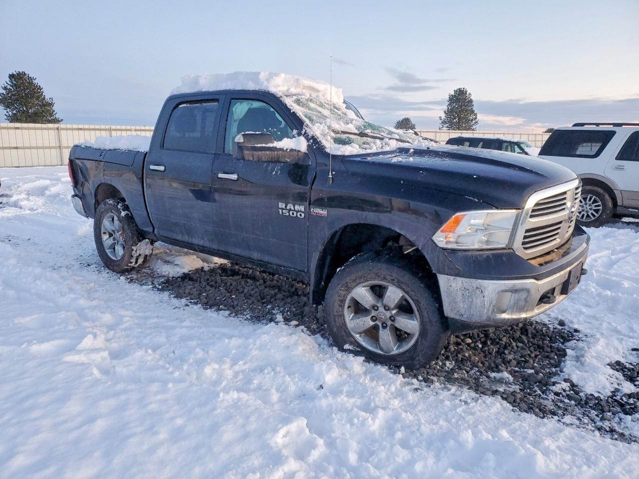 2015 RAM 1500 SLT photo 4