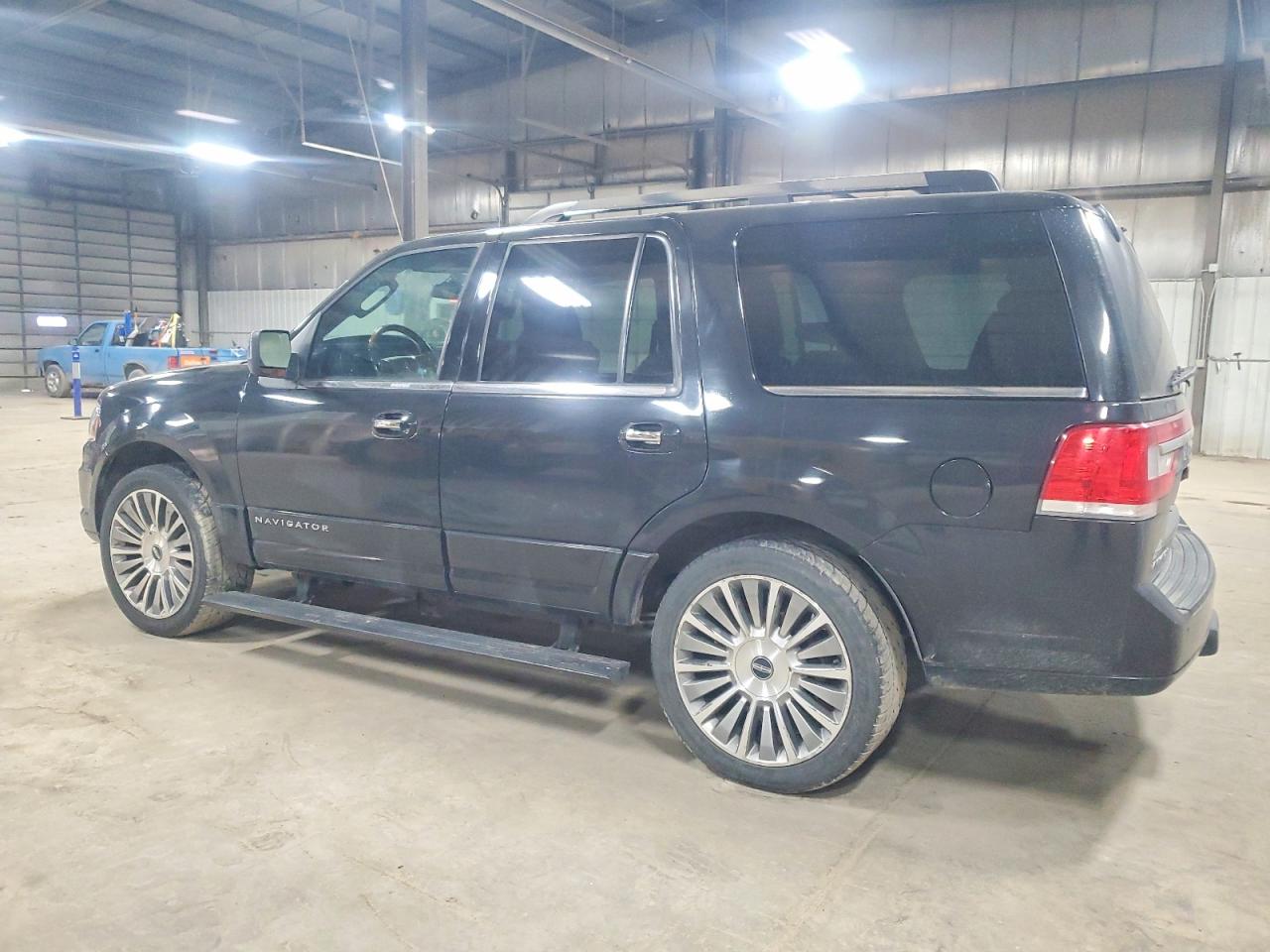 2015 LINCOLN NAVIGATOR photo 2
