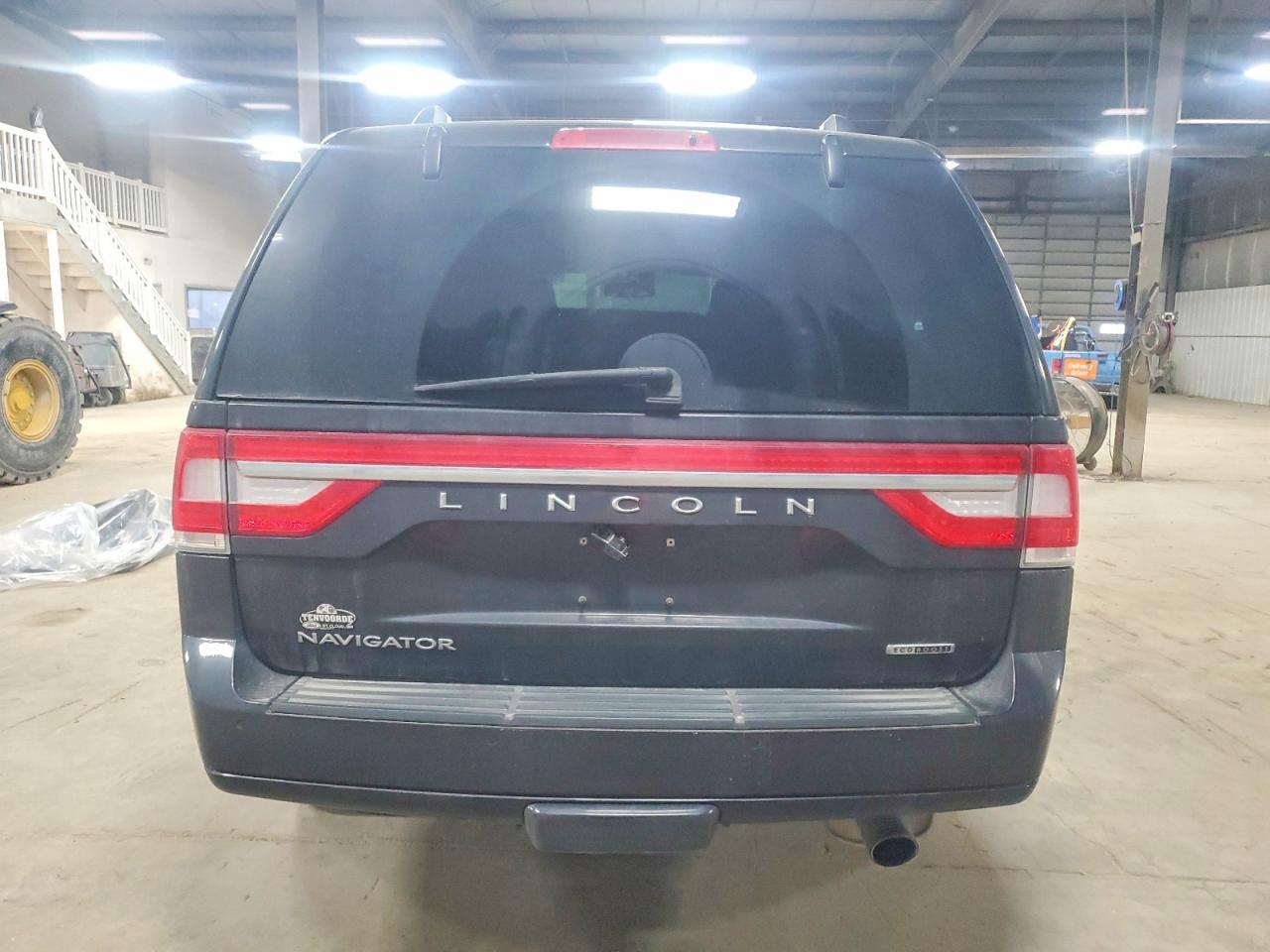 2015 LINCOLN NAVIGATOR photo 6