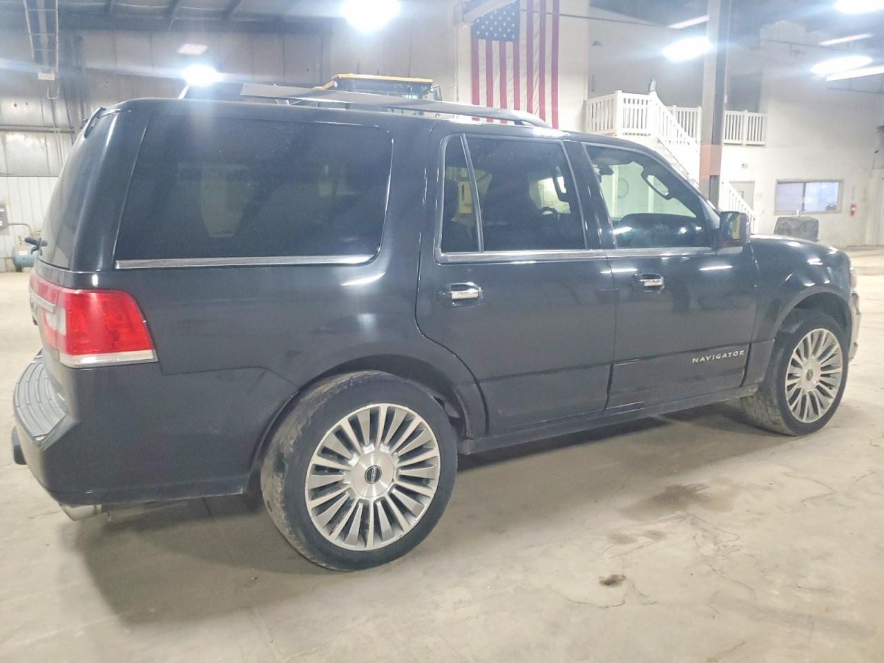 2015 LINCOLN NAVIGATOR photo 3