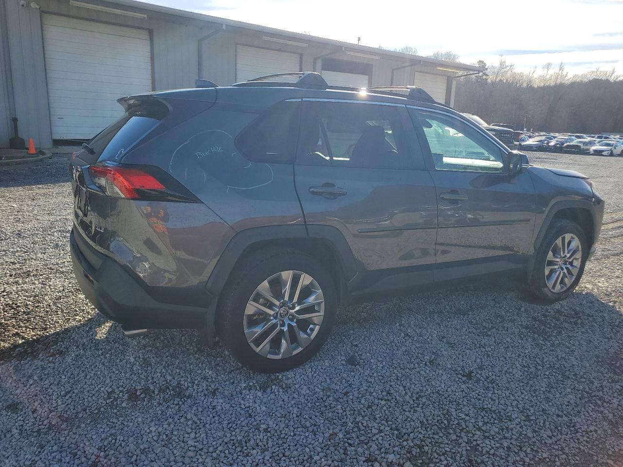 2021 TOYOTA RAV4 XLE PREMIUM photo 3