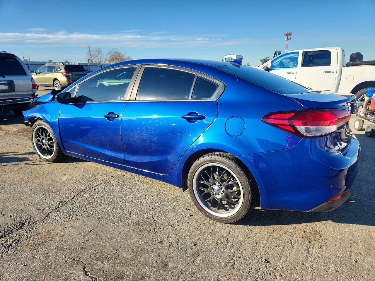 2017 KIA FORTE LX photo 2