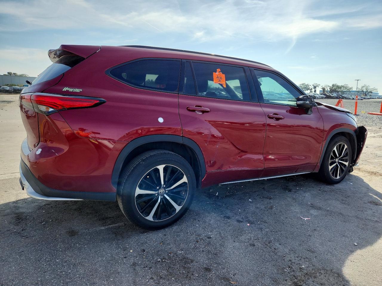 2021 TOYOTA HIGHLANDER XSE photo 3
