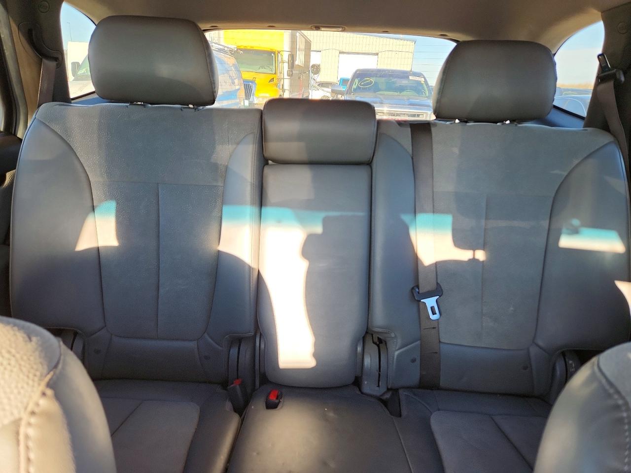2011 HYUNDAI SANTA FE SE photo 10