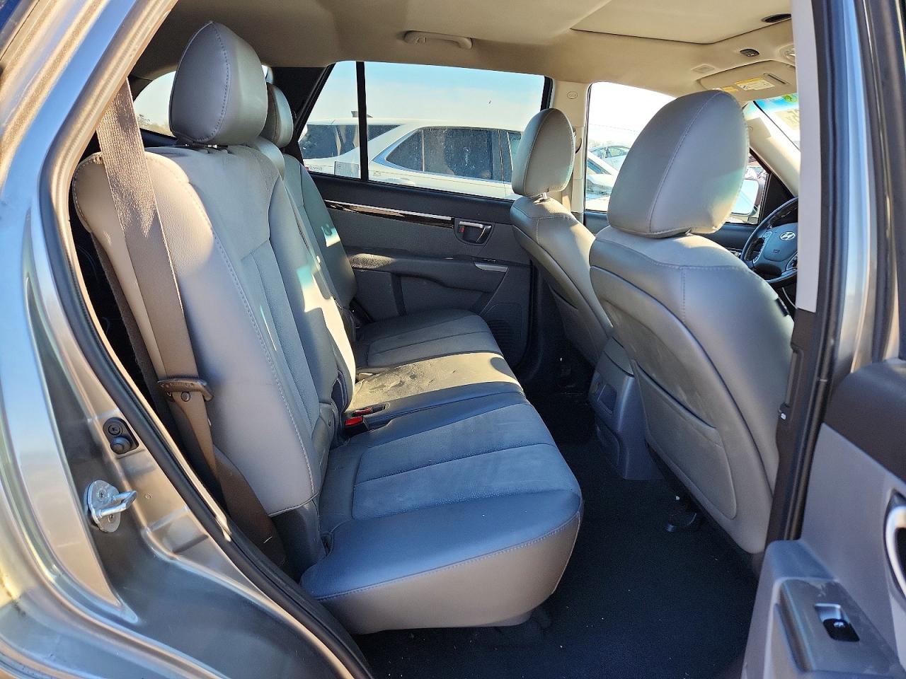 2011 HYUNDAI SANTA FE SE photo 11