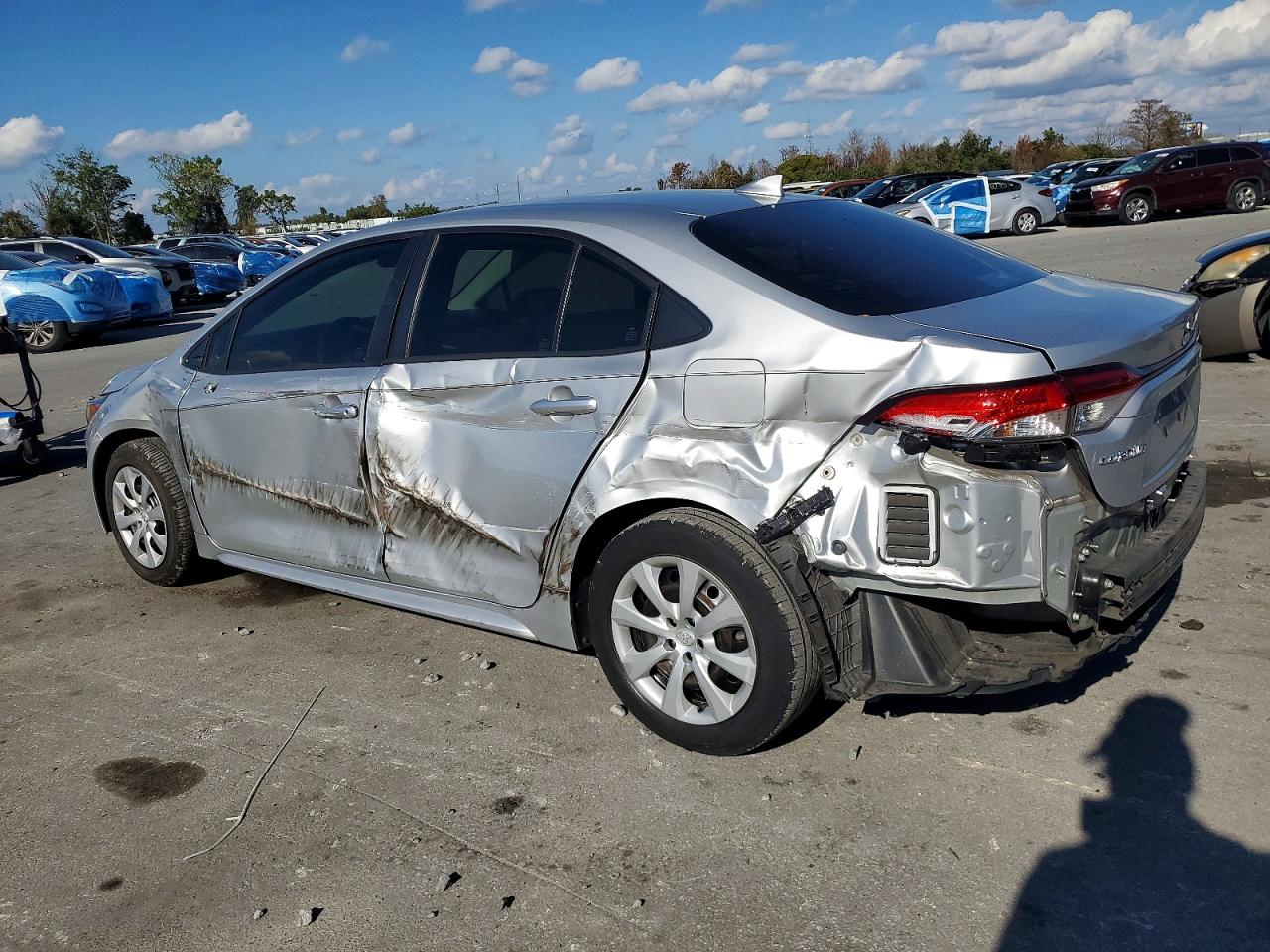 2020 TOYOTA COROLLA LE photo 2