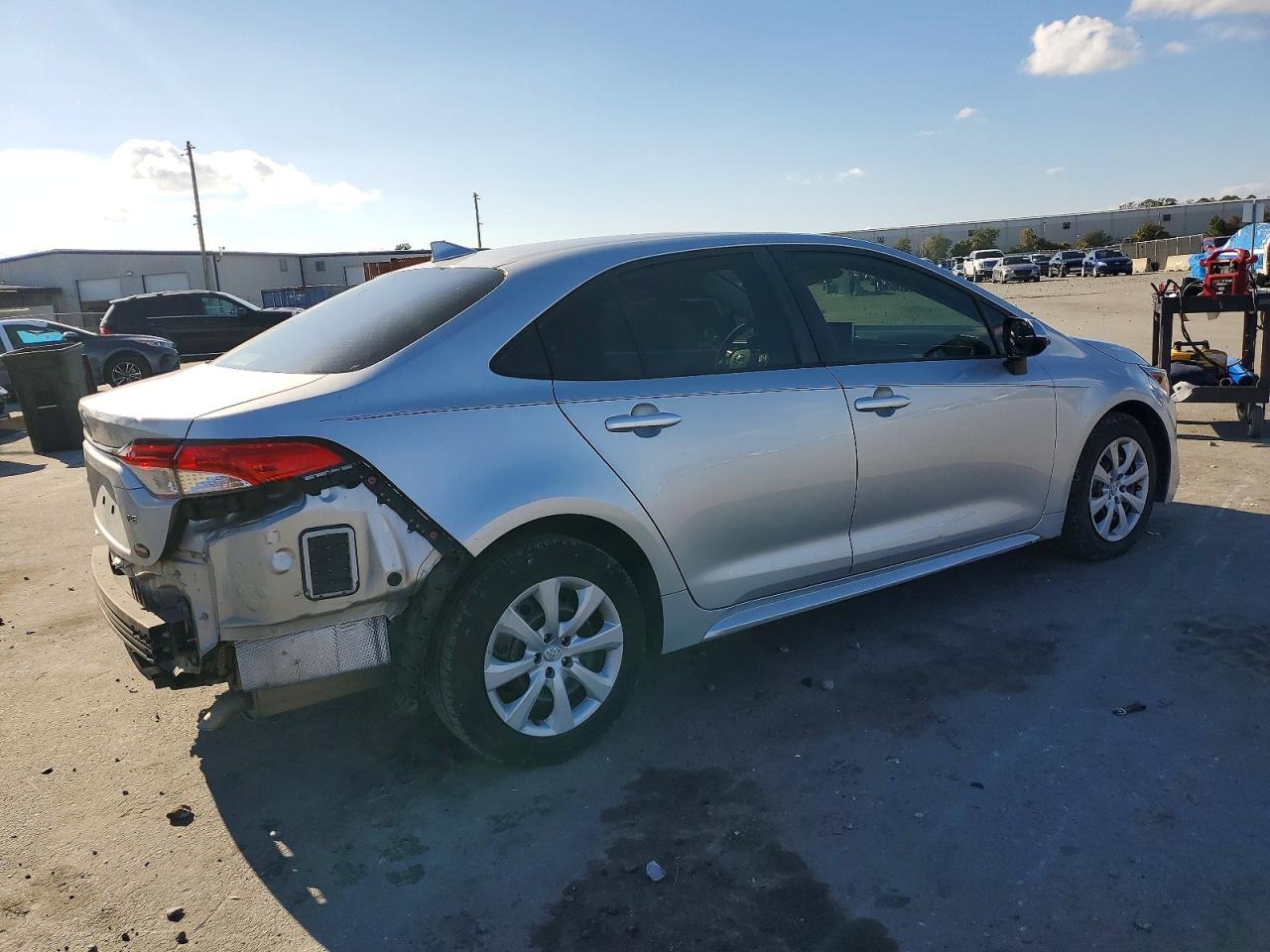 2020 TOYOTA COROLLA LE photo 3