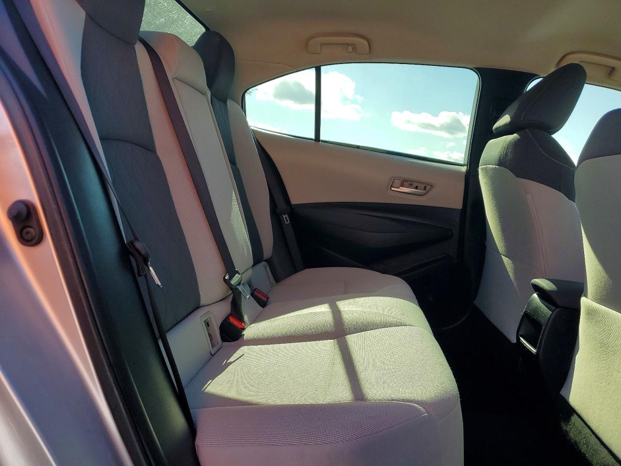 2020 TOYOTA COROLLA LE photo 10