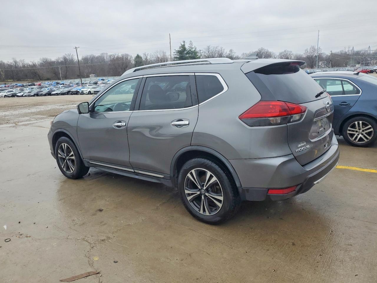 2018 NISSAN ROGUE S photo 2