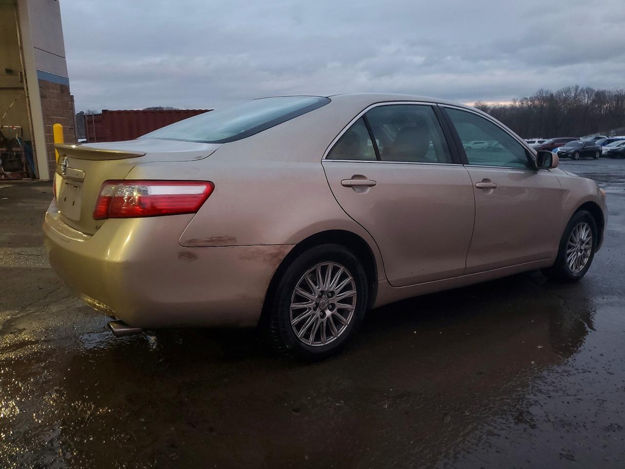 2009 TOYOTA CAMRY BASE photo 3