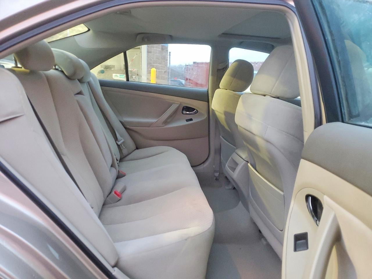 2009 TOYOTA CAMRY BASE photo 10